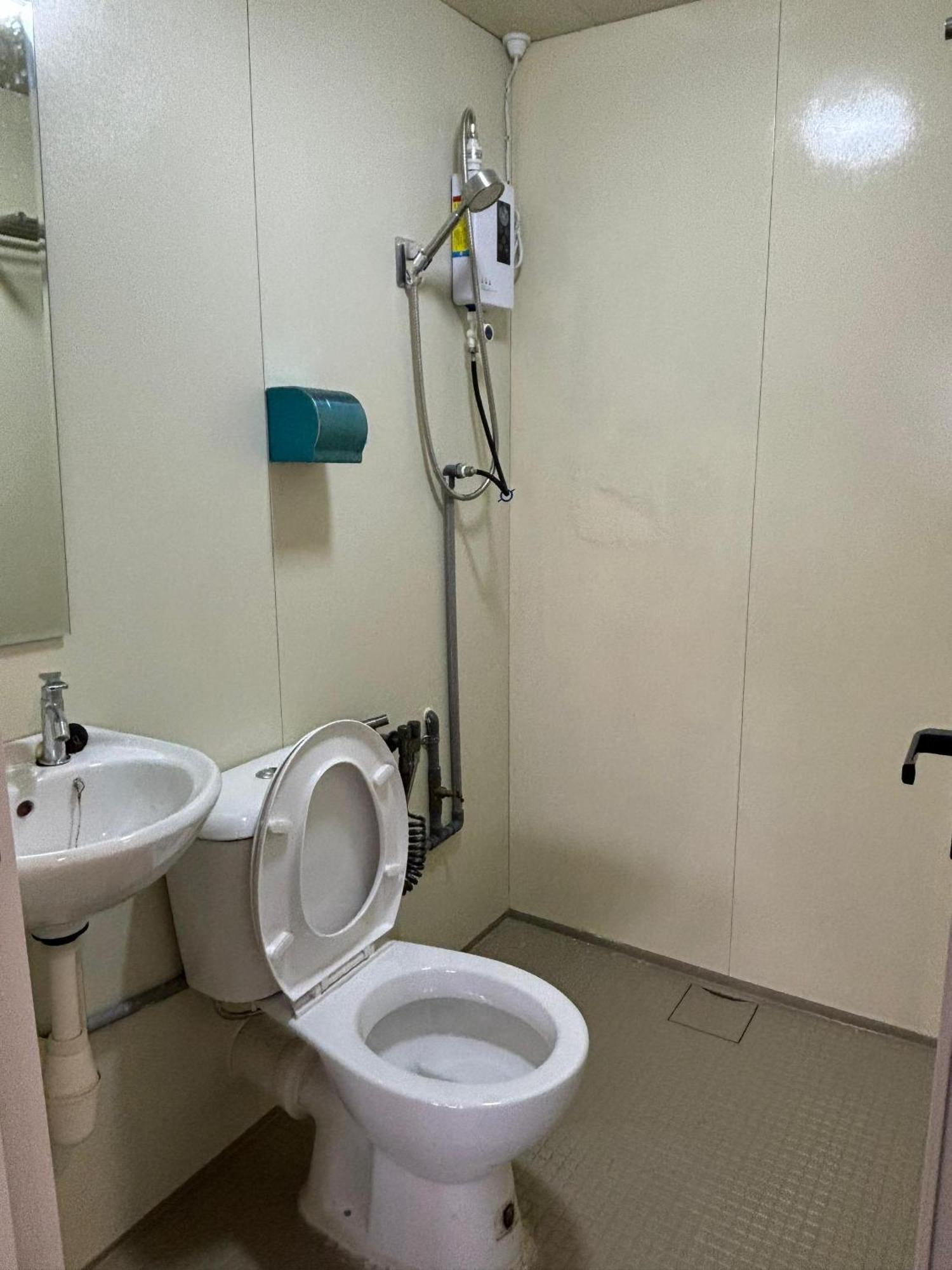 5 Minutes Airport Lodge Kampong Patagas ภายนอก รูปภาพ