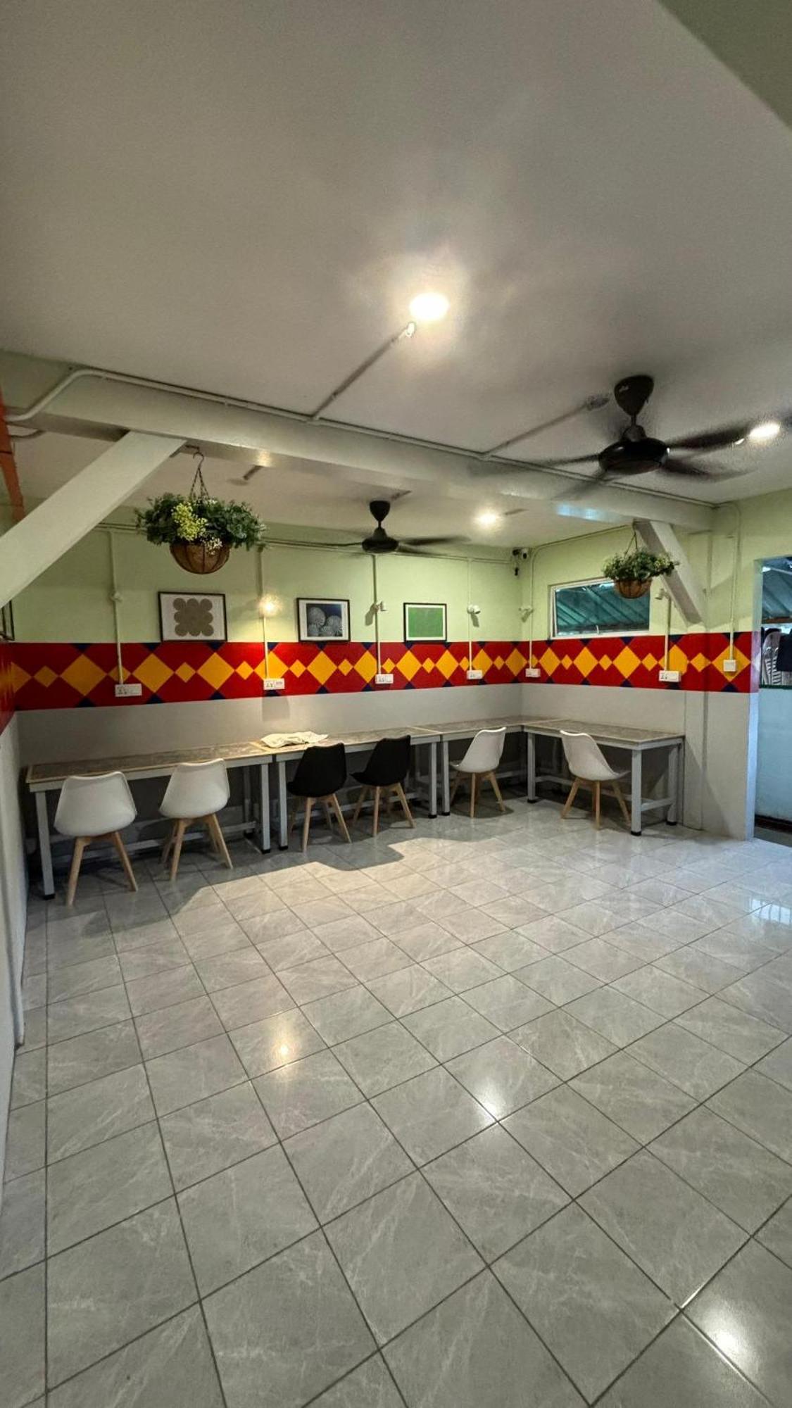 5 Minutes Airport Lodge Kampong Patagas ภายนอก รูปภาพ